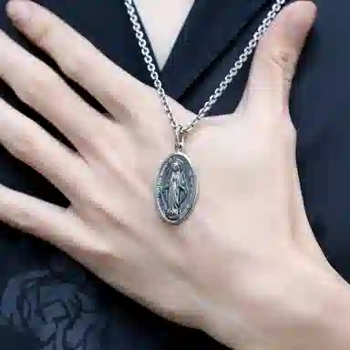 925