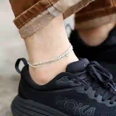 925