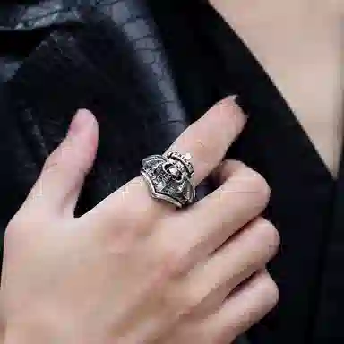 925