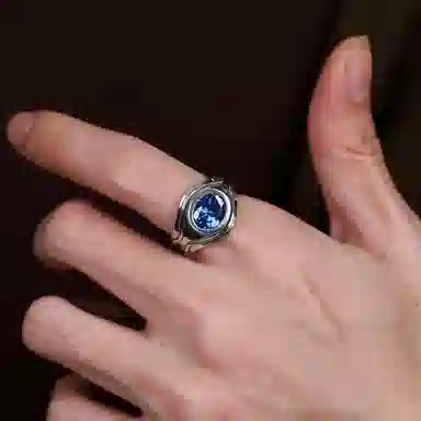925