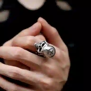 925