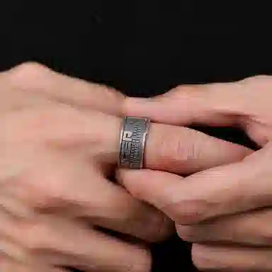 925
