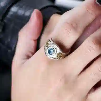 925