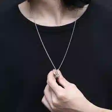 925