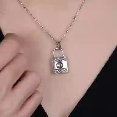 925