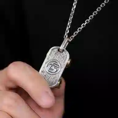 925