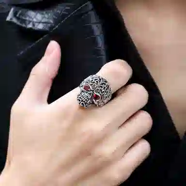 925