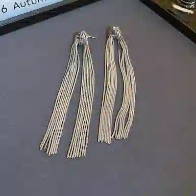 925