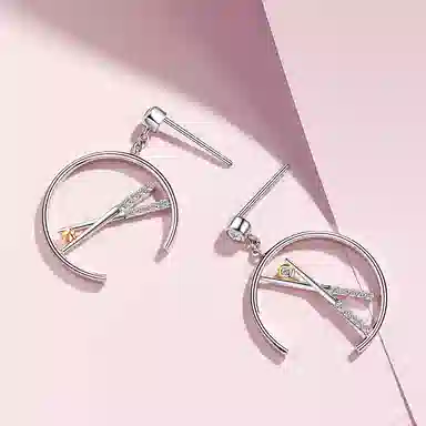 925