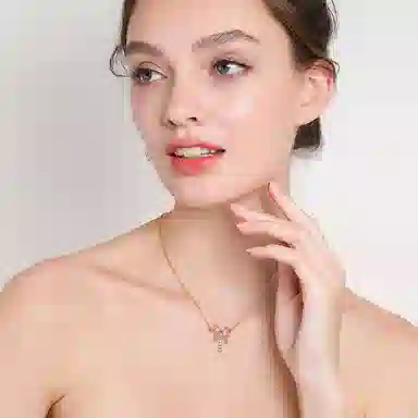 925