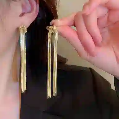 925