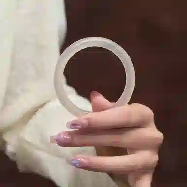琳琯瑛新中式国风浅黄色圆条白月光贵妃玉髓手镯女款