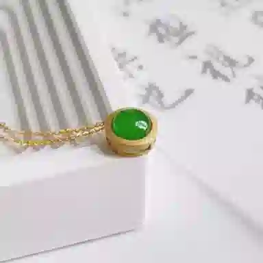 925