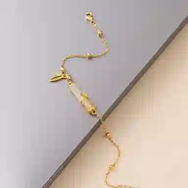 925