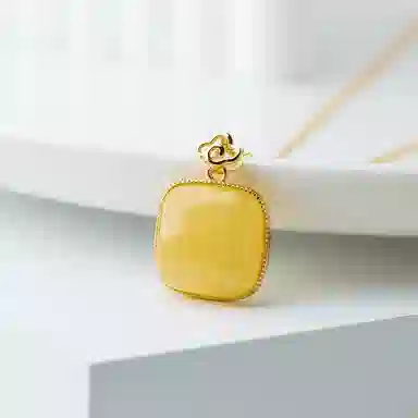 925