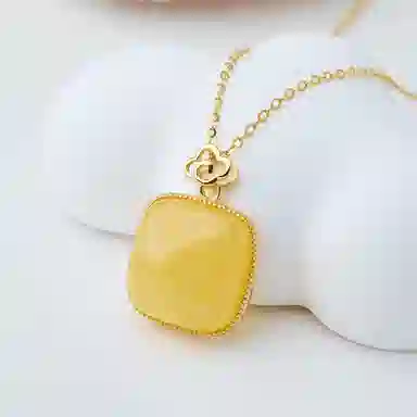 925