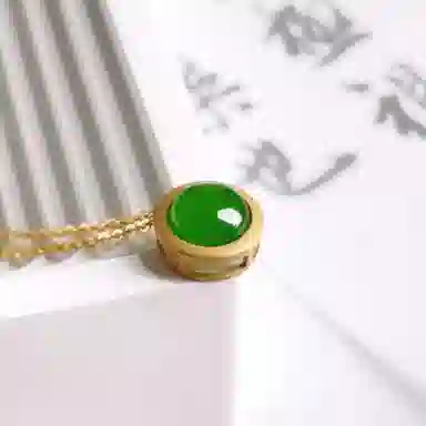 925