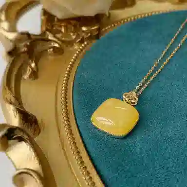 925