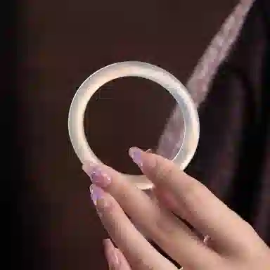 琳琯瑛新中式国风浅黄色圆条白月光贵妃玉髓手镯女款