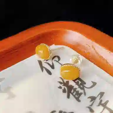 925