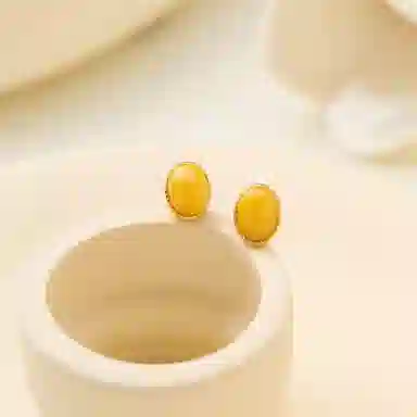 925