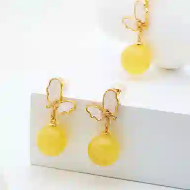 925
