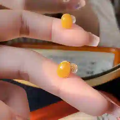 925