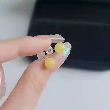 925