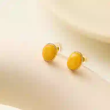 925