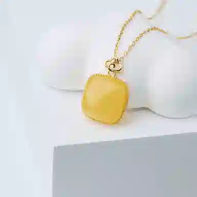 925