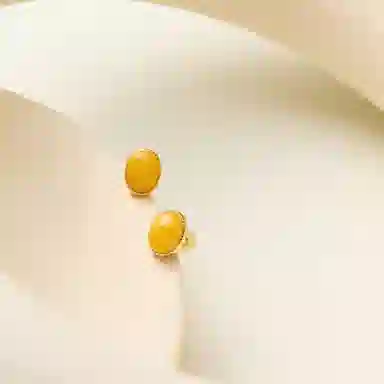 925