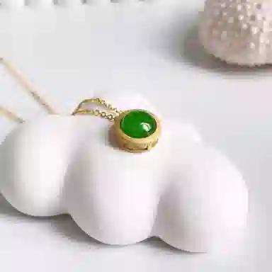 925