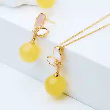 925