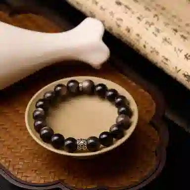 925