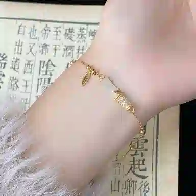 925
