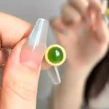 925