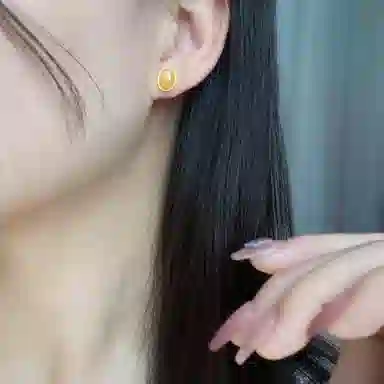 925