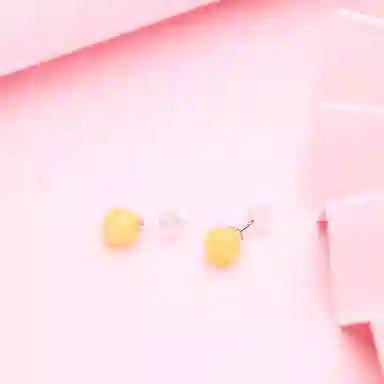 925