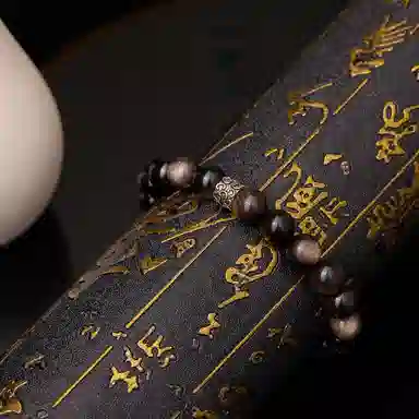 925