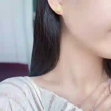 925