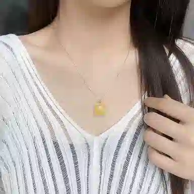 925