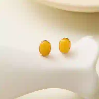 925