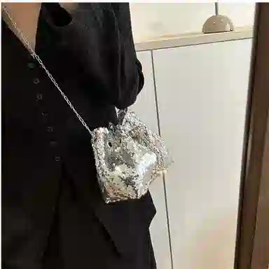 韩版小众设计简约休闲水桶包时尚质感 亮片 斜挎单肩包 常规 女款 黑色 /银色