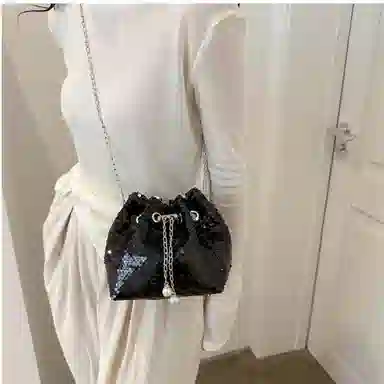 韩版小众设计简约休闲水桶包时尚质感 亮片 斜挎单肩包 常规 女款 黑色 /银色