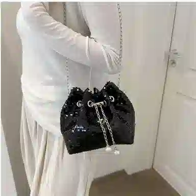 韩版小众设计简约休闲水桶包时尚质感 亮片 斜挎单肩包 常规 女款 黑色 /银色