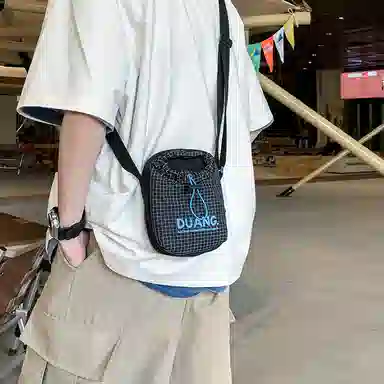 韩版抽绳轻便小众时尚个性 尼龙 手机包 常规 男女同款情侣款 多色