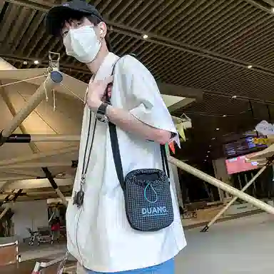 韩版抽绳轻便小众时尚个性 尼龙 手机包 常规 男女同款情侣款 多色