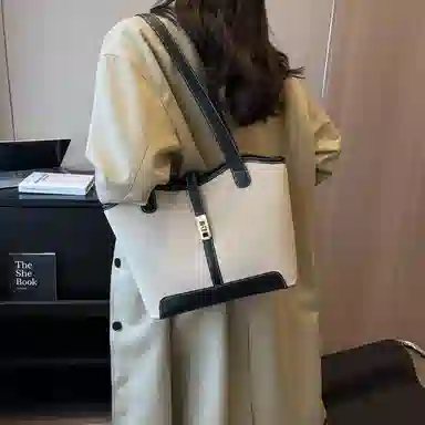 morellybear Tote