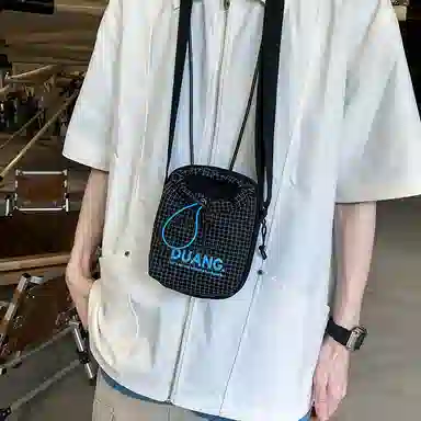 韩版抽绳轻便小众时尚个性 尼龙 手机包 常规 男女同款情侣款 多色