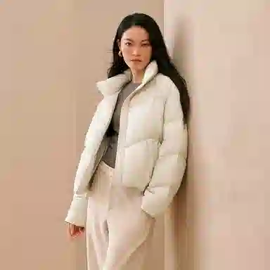 太平鸟 纯色保暖短款立领面包服羽绒服 女款